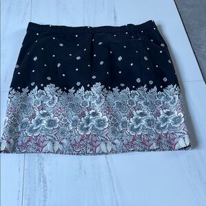 NWT J Jill - Floral Black and White Women's Skirt - elastic